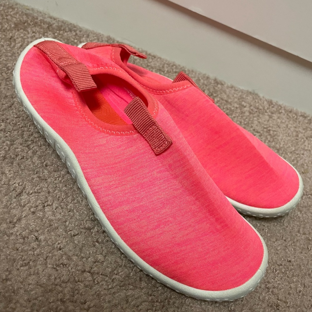 Girl water shoes